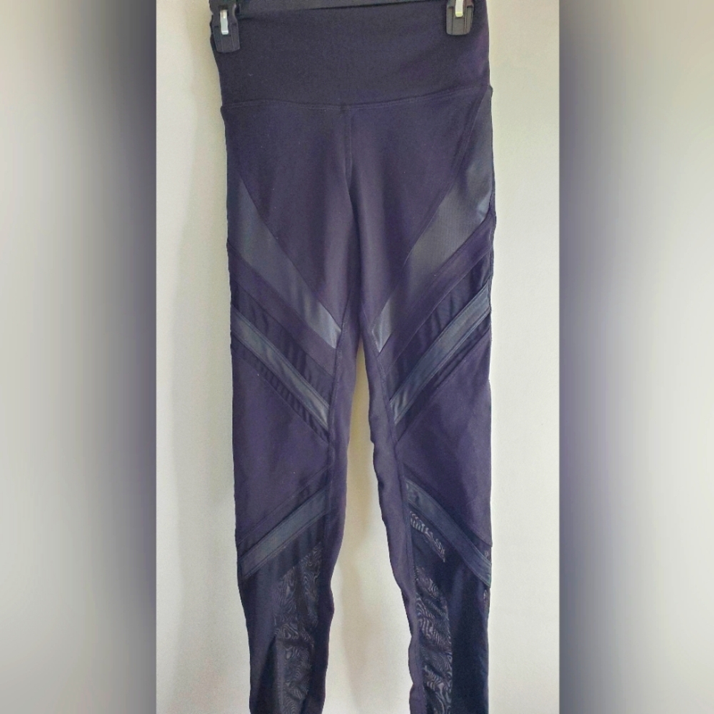 Alo Epic High Waist Mesh Panel Black Leggings Size Small - Picture 2 of 11
